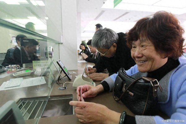 股票配资公司开户 银行人员透露：今明两年，最好不要把钱存定期，这3个原因很现实